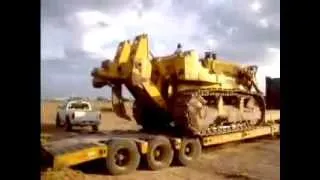 Descargando bulldozer fiatallis hd31 unloading a hd31 dozer tractors