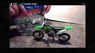 Kawasaki KX 450 F Maisto Assembly Line unboxing and assembly