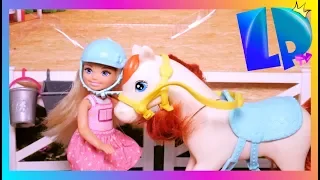Rodzinka Barbie - Na stadninie koni!!! Zawody konne Chelsea!!!
