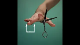 Как правильно держать ножницы для стрижки / How to hold the clipping scissors correctly