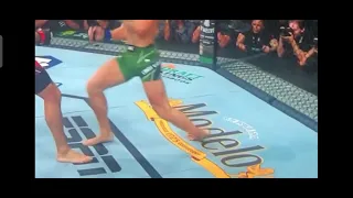 Conor McGregor broke his ankle (scary injury)