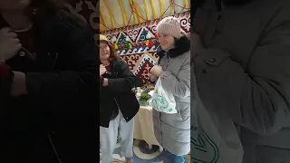 Одесса , в парке Шевченко , Казахстан открыл (Юрту Несокрушимости)