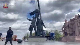 У Києві демонтаж монумента працівників під Аркою "Дружби народів"
