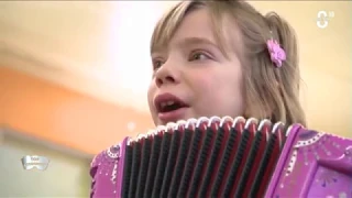 JOLIE POUPÉE RUSSE - Madlyn accordéon 8 ans - accordéon enfant -Casatchok - Child accordion