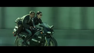 На мотобайке по встречке  ... отрывок из фильма (Матрица: Перезагрузка/The Matrix Reloaded)2003