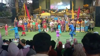 Penampilan Anak bangsa Indonesia  musik Angklung ( Saung Udjo )