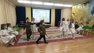 танец для детского сада "Смуглянка" в исполнении детей старшей группы, посвященный дню победы.