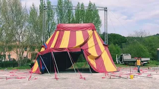 Come si monta un tendone da circo? Con una COMUNITÀ.