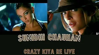 Crazy Kiya Re' Live: Sunidhi Chauhan's Dynamic Performance Full of Energy