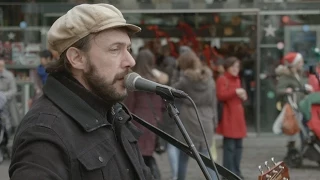 One (U2 cover) - Rob Falsini sings In Covent Garden, London.