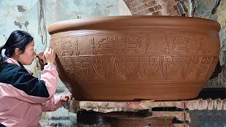 The process of Chinese craftsmen making huge black pottery fish pots