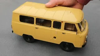 1:18 UAZ 452V Minibus (2206) - Premium ClassiXXs [Unboxing]