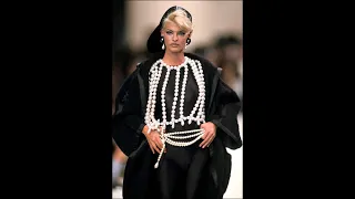 LINDA EVANGELISTA CATWALK CHANEL AUTUMN WINTER (PARÍS) 1991-1997.