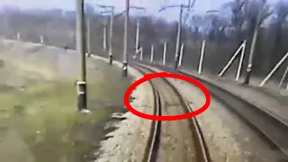 4 moments of the train crash captured on camera!