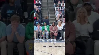 Moneybagg yo - sitting courtside dancing to Me vs Me 〽️