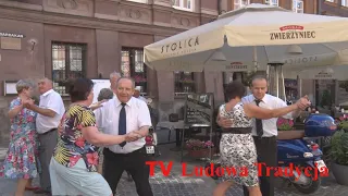 2018 r. Śp. Tadeusz LIPIEC koncertuje  na warszawskiej starówce - Piękna reakcja turystów !