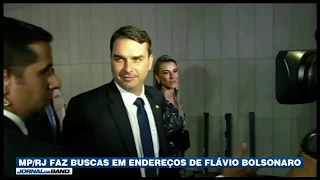 MP-RJ faz buscas em endereços de Flávio Bolsonaro