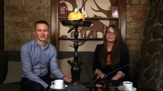 Hookah Riga #6: Красивая девушка Влада, забивает кальян.