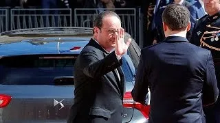 Экс-президент Франции Олланд приветствовал своих сторонников