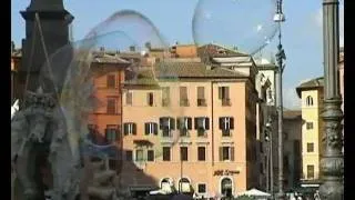Soap bubble show in Piazza Navona