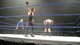 Undertaker chokeslamming Big Show