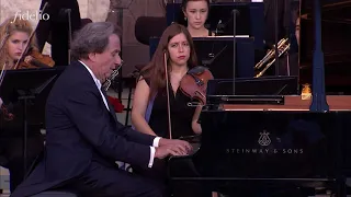 Rudolf Buchbinder in GRAFENEGG mit dem EUYO