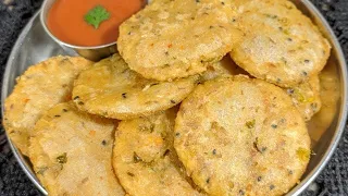 केवल 2 कच्चे आलू से नया गरमा गरम कुरकुरा नाश्ता जो भी खाए खाता ही जाए | Crispy kacche aalu ka nashta