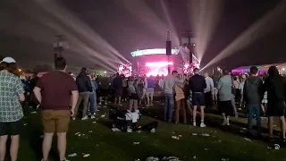 Liam Gallagher performs wonderwall at Isle of wight festival 2021