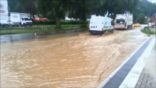 wie eine straße innerhalb von 5 minuten zu einem fluss wird #überschwemmung