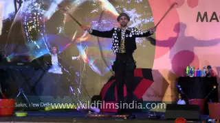 Delhi's magical bubble show by Samsam Bubbleman