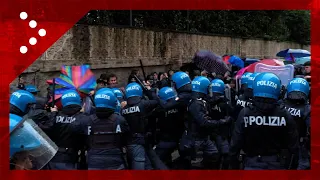 Roma, scontri tra manifestanti e polizia al corteo antifascista vicino all'ambasciata ungherese