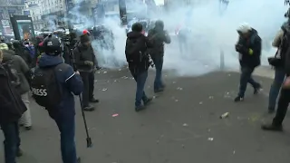 Police and rioters clash in Paris during demonstration against pension reform | AFP