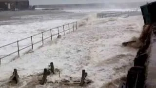 HUGE wave lyme Regis