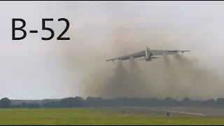 B-52 Impressive smoke trails during takeoff