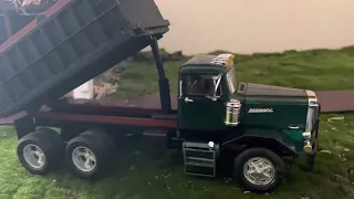 Autocar 1:25 dump truck model by AMT