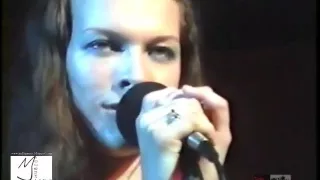 Milla Jovovich singing beautiful Ukrainian Cossack song