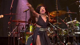 Fantasia Performs "Nasty Girl" and "Fabulous Life" at Steve Harvey's Neighboorhood Awards