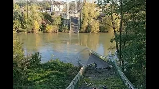 Во Франции рухнул мост, погибла 15-летняя девочка  A bridge collapsed in France, a girl died