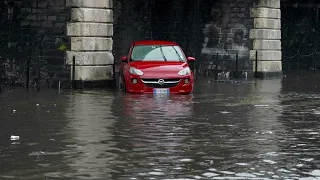 Fierce cyclonic storm sparks severe flooding in southern Italy • FRANCE 24 English