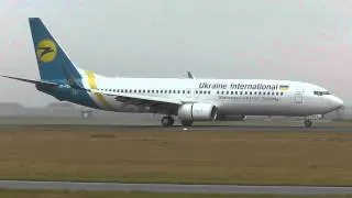 (HD) Ukraine Intern. Airl. Boeing 737 UR-PSA from Kiev landing at Amsterdam Airport - 24-12-2012