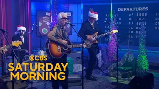 Saturday Sessions: Nick Lowe and Los Straitjackets perform "Christmas at the Airport"