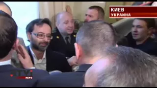 Депутат Ляшко за день подрался дважды на заседании Рады