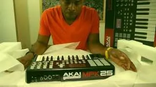 Unboxing AKAI MPK25 Midi Keyboard 2014