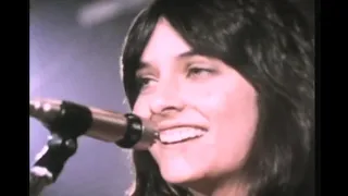 Joan Baez & Her Sister Sing To Prison Inmates. They Shed Tears