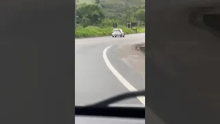 Vídeo mostra carro capotando na chegada de Ipatinga