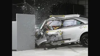 Toyota Camry crash test small