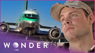 Rookie DC-3 Ice Pilot Struggles To Land Big Plane Under Extreme Conditions | Ice Pilots | Wonder