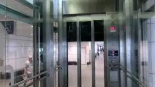 Huge Talking Glass Elevator @Montréal Pierre Elliott Trudeau International Airport, Canada