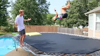 TEACHING MY SISTER A BACKFLIP! (OVERCOMING FEAR)