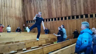 Дмитрий Юрков исполняет Пятнышки на снегу